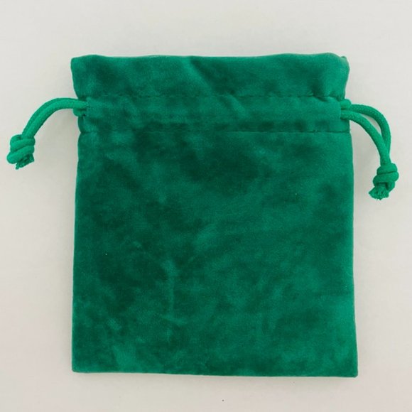 🍀 New 🍀 La Mer Deluxe Velvet Pouch with Golden Logo in Green - Picture 3 of 5